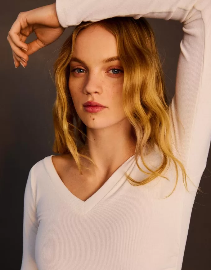 Long sleeve T-shirt with a gathered V-neck