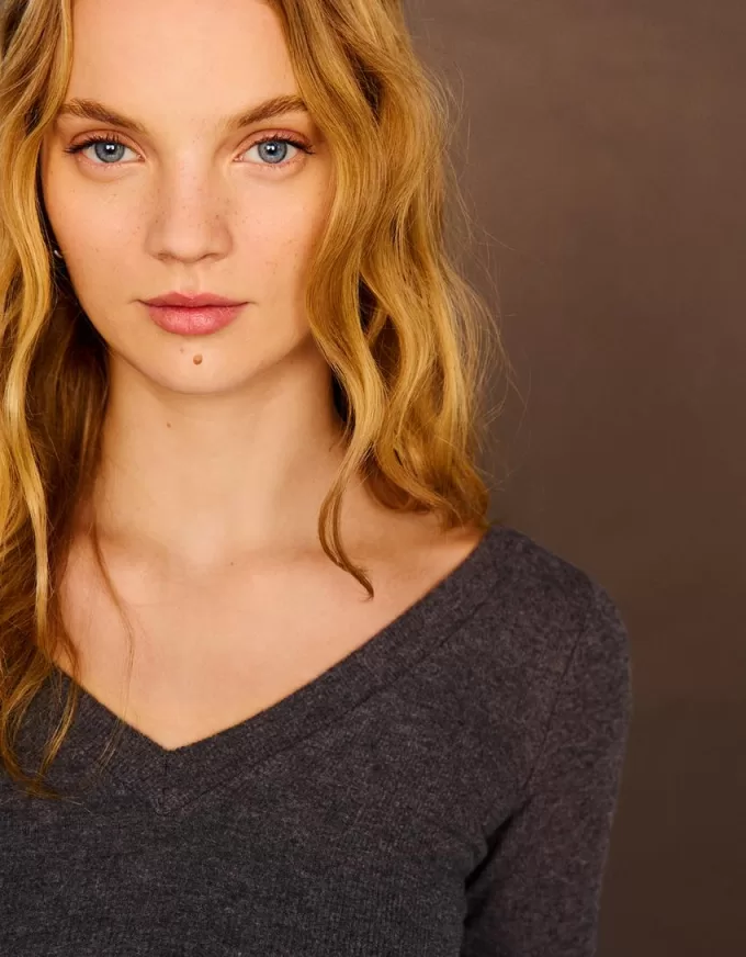 Long sleeve T-shirt with a gathered V-neck