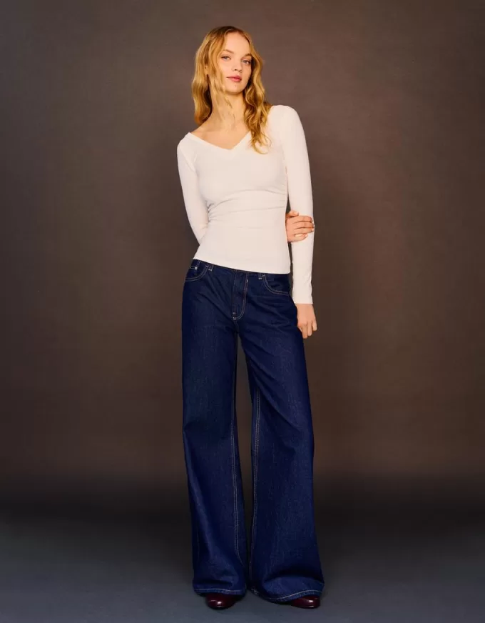 Long sleeve T-shirt with a gathered V-neck