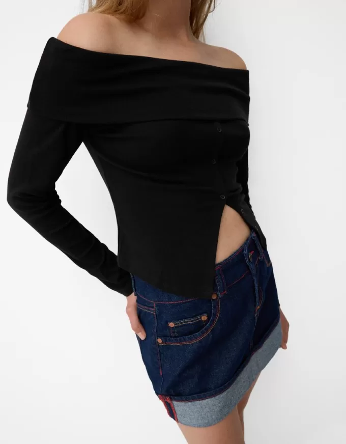 Long sleeve T-shirt with buttons