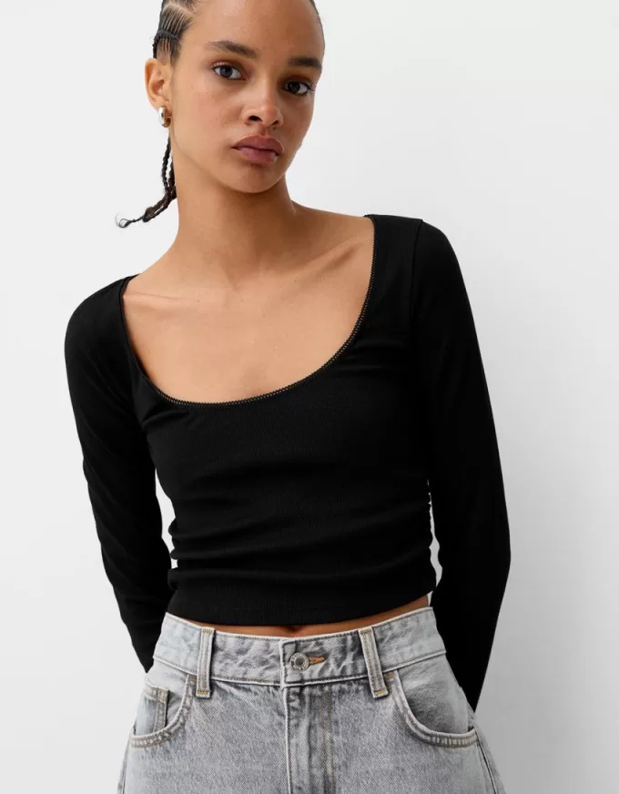 Long sleeve T-shirt with gathered sides Long sleeve T-shirt with gathered sides