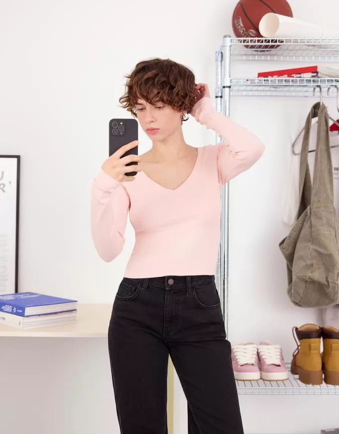 Long sleeve V-neck T-shirt