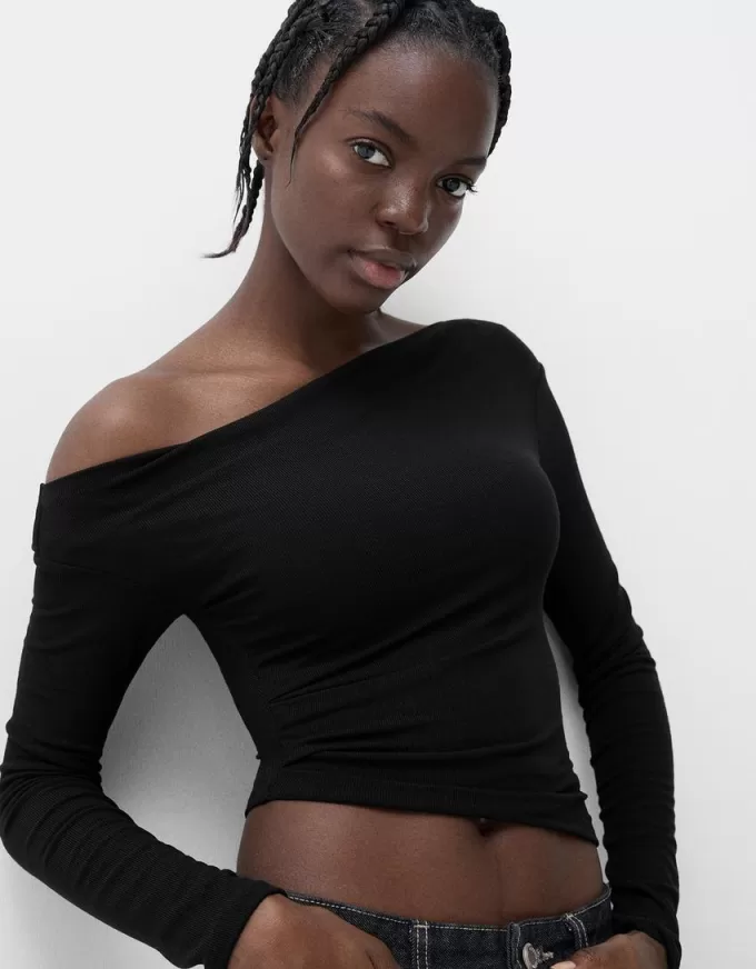 Long sleeve asymmetric T-shirt