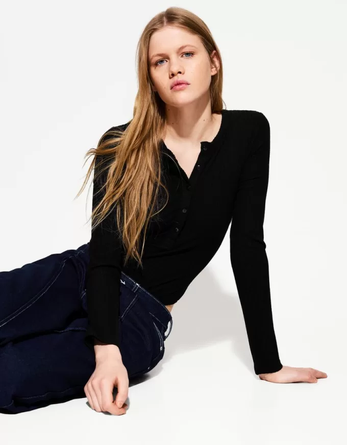 Long sleeve bodysuit with buttons Long sleeve bodysuit with buttons