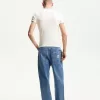 Loose-fit baggy jeans