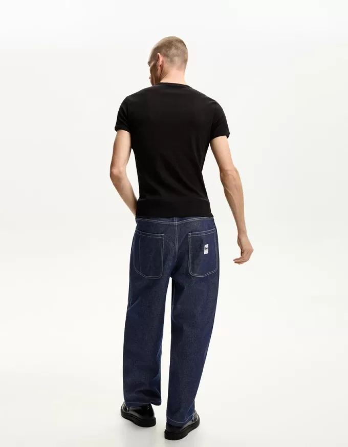 Loose-fit baggy jeans Loose-fit baggy jeans