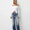 Loose-fit baggy jeans