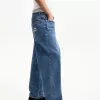 Loose-fit baggy jeans