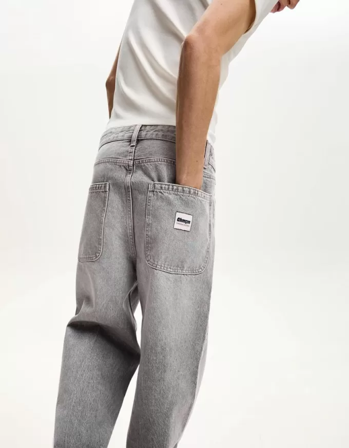 Loose-fit baggy jeans Loose-fit baggy jeans