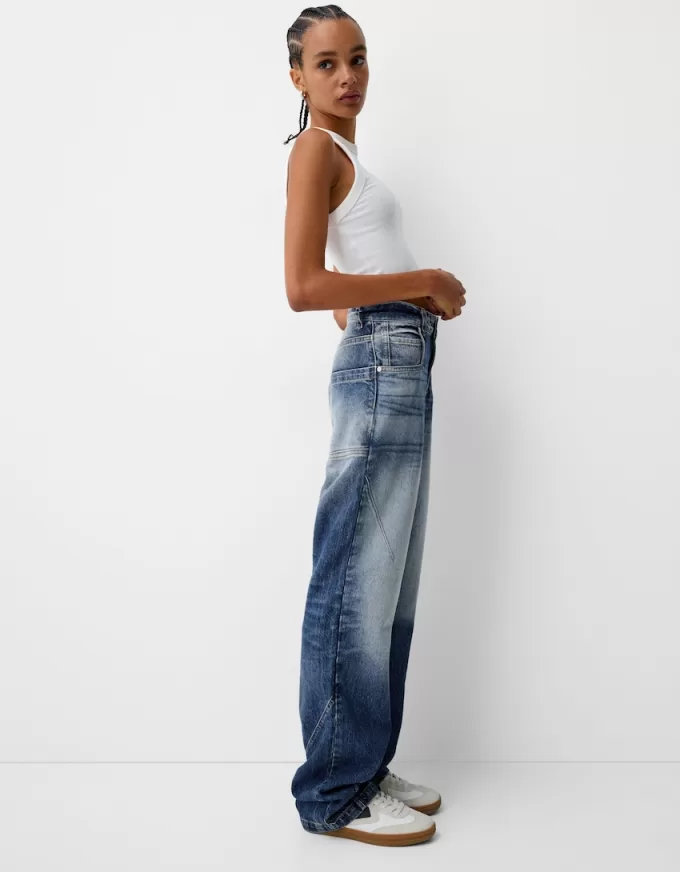Loose-fit baggy jeans Loose-fit baggy jeans