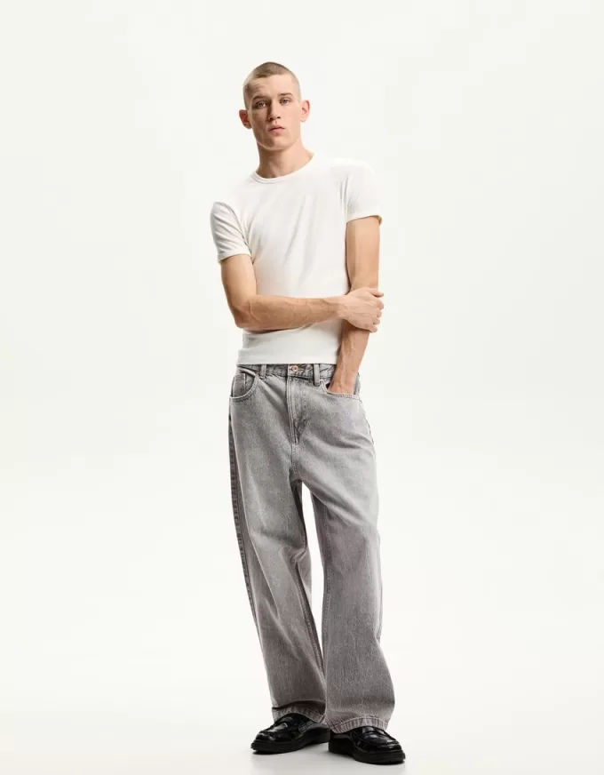 Loose-fit baggy jeans Loose-fit baggy jeans