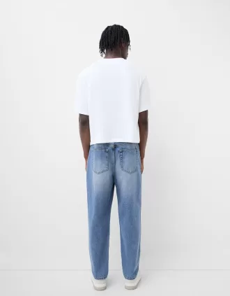 Loose-fit jeans