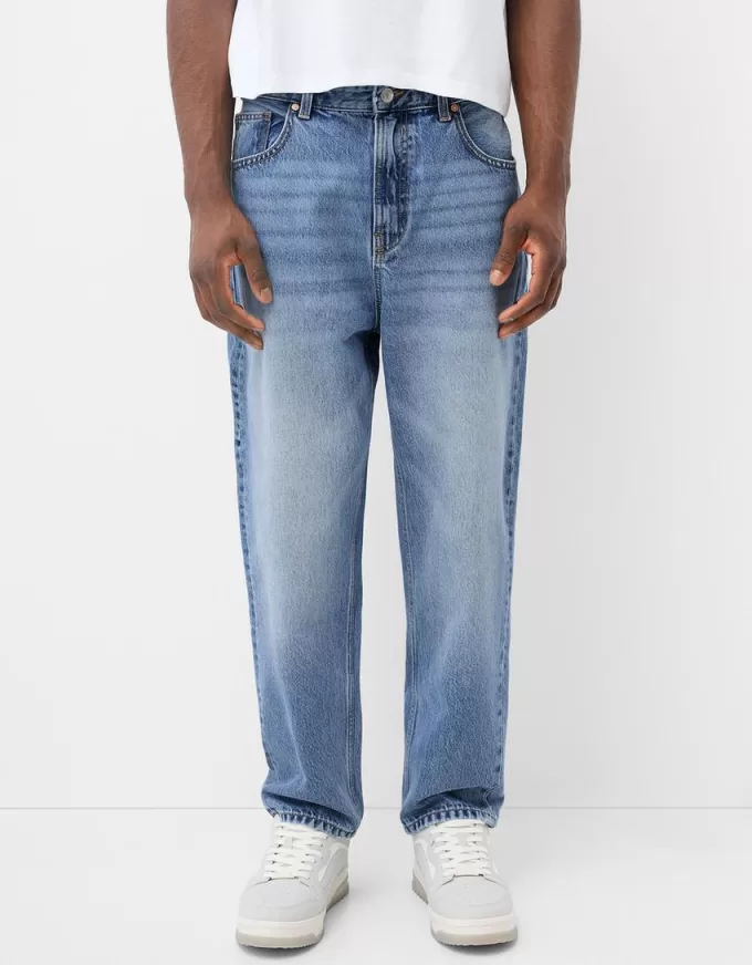 Loose-fit jeans
