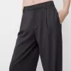 Low-rise baggy pants Low-rise baggy pants