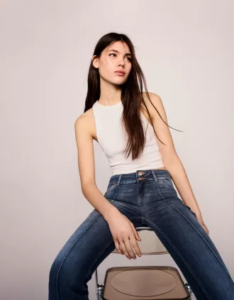 Low-rise bootcut jeans