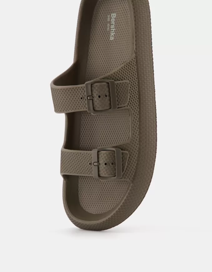 Men’s rubberized sandals with buckles