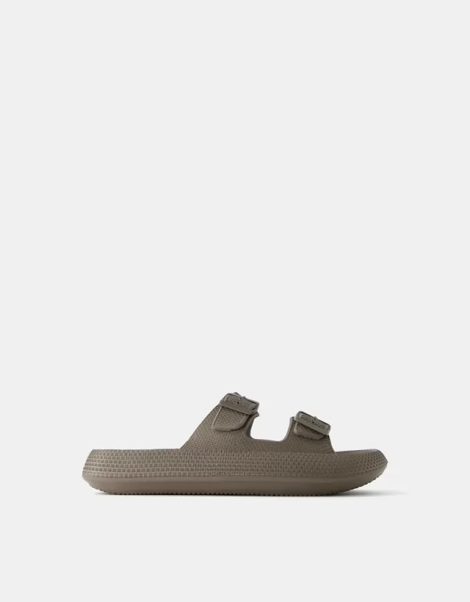 Men’s rubberized sandals with buckles