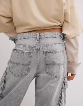 Multi-pocket cargo jeans