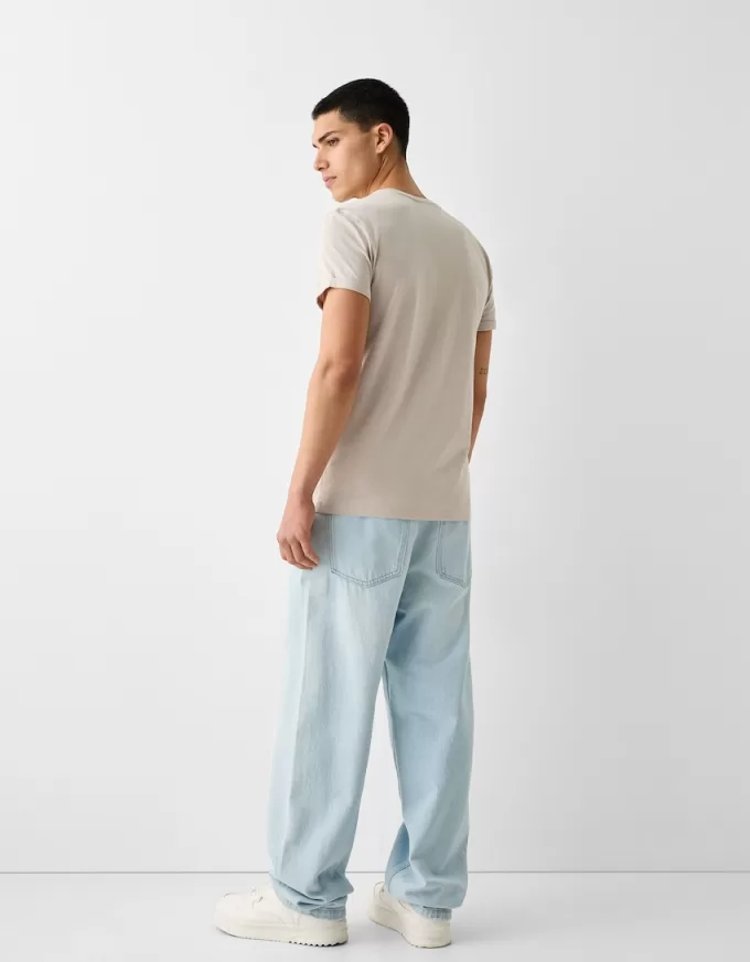 Muscle-fit short sleeve T-shirt