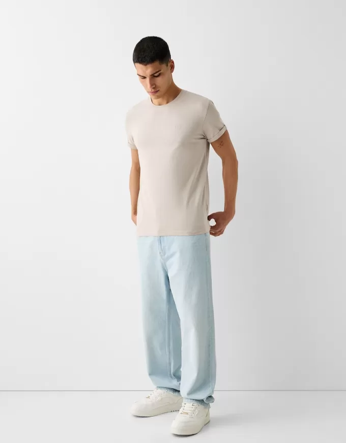 Muscle-fit short sleeve T-shirt