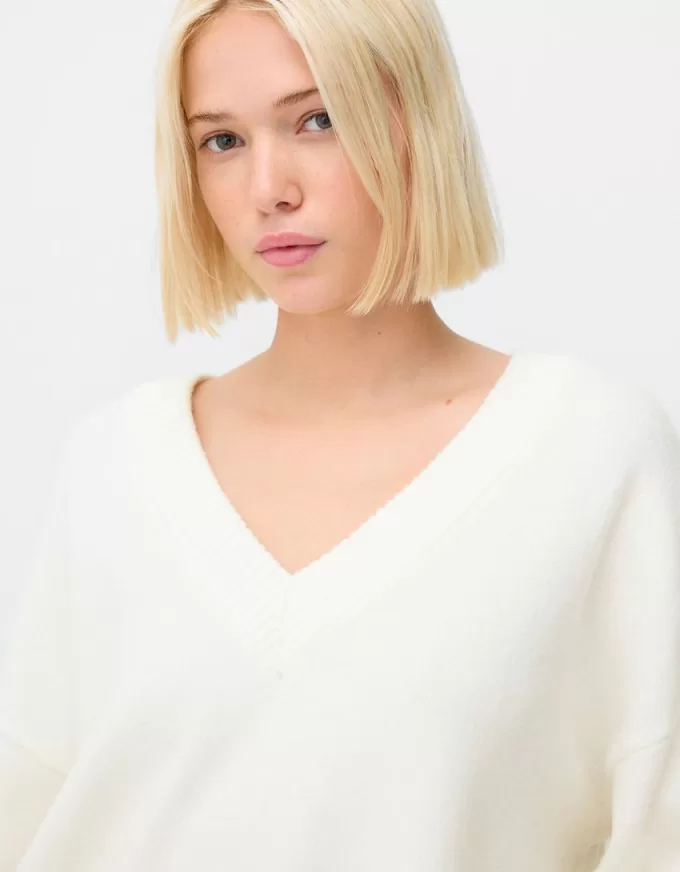 Oversize V-neck sweater