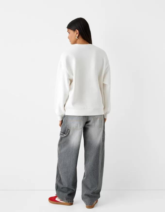 Oversize sweatshirt with side pockets