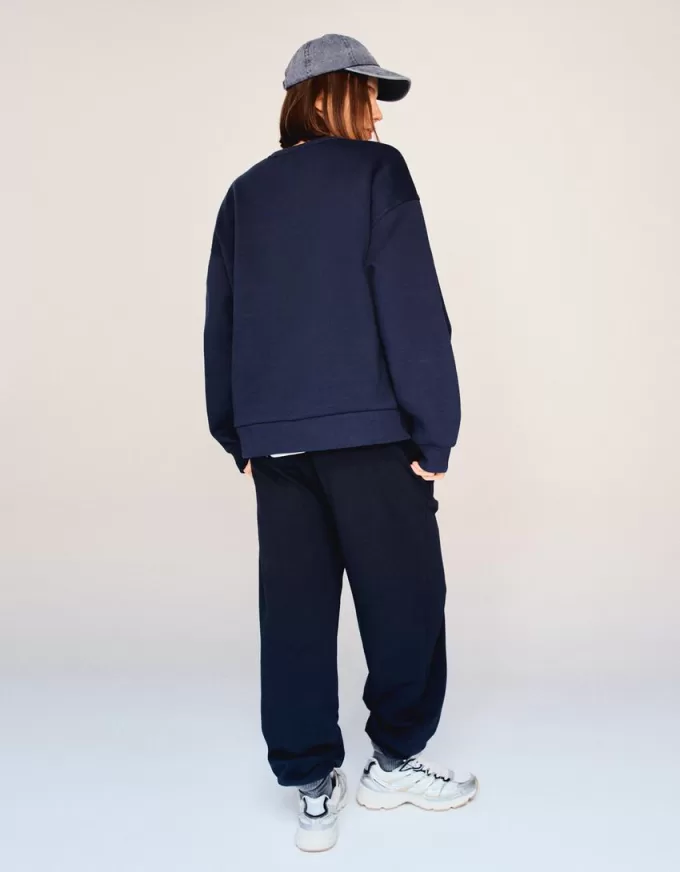 Oversize sweatshirt with side pockets