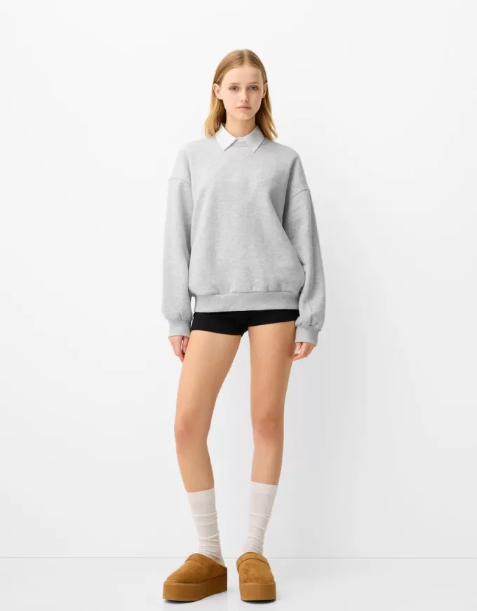 Oversize sweatshirt with side pockets