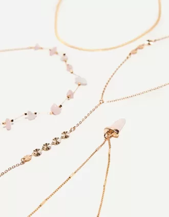 Pack of 4 pendant necklaces