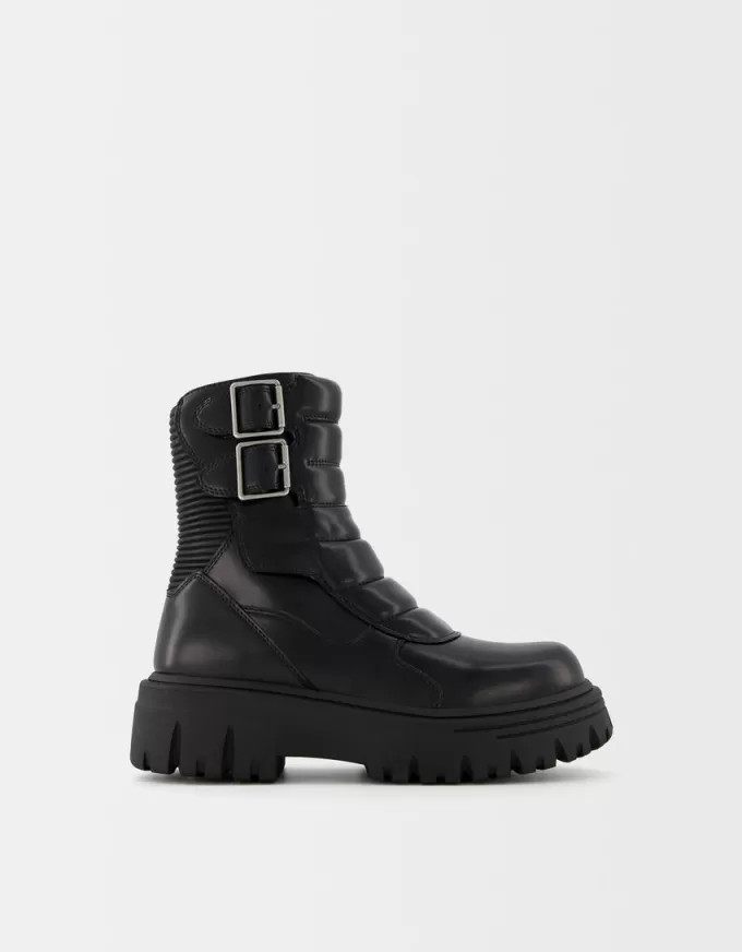 Platform ankle boots with buckles