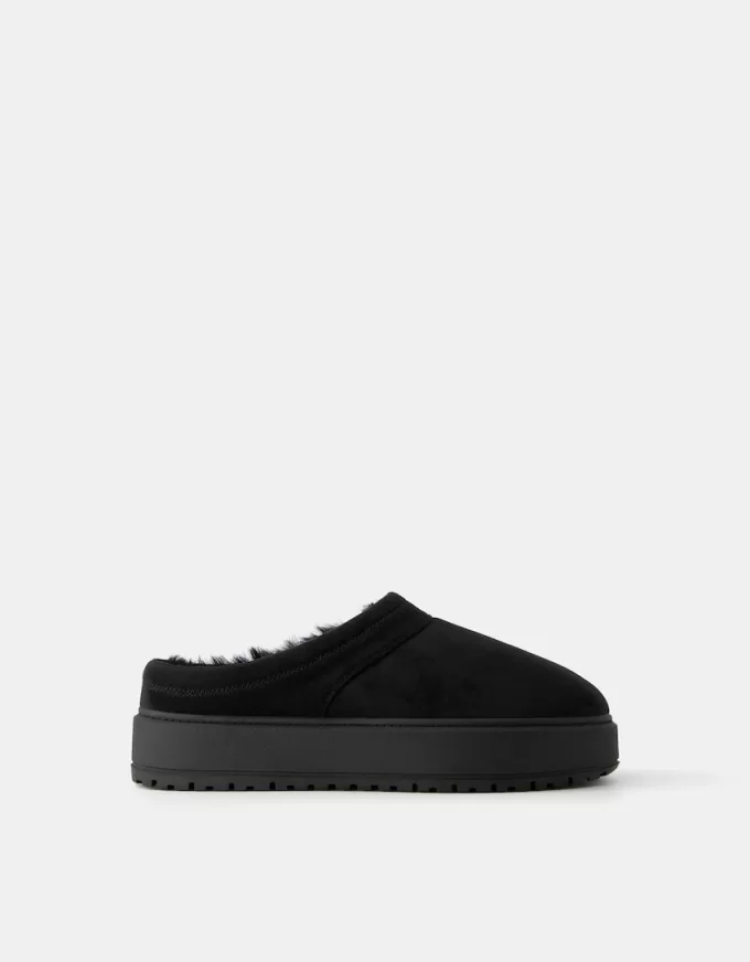 Platform clogs with faux fur lining