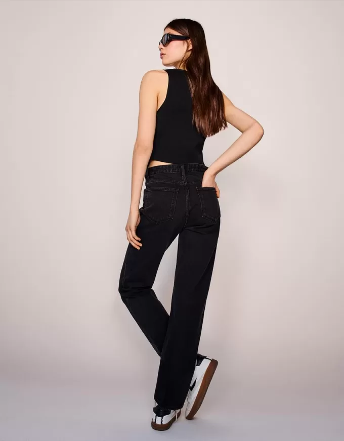 Relaxed fit high-rise mom jeans