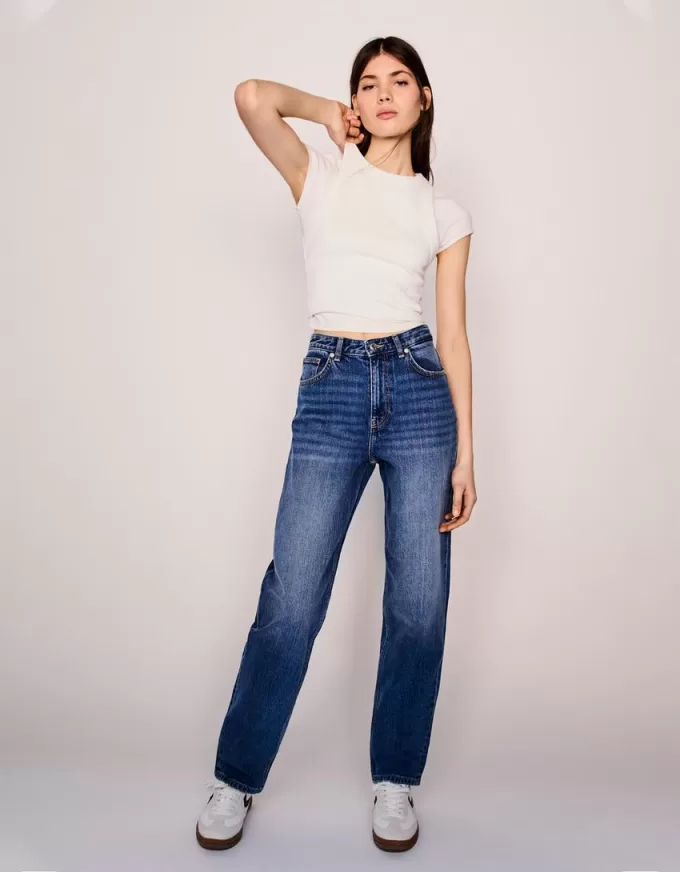 Relaxed fit high-rise mom jeans