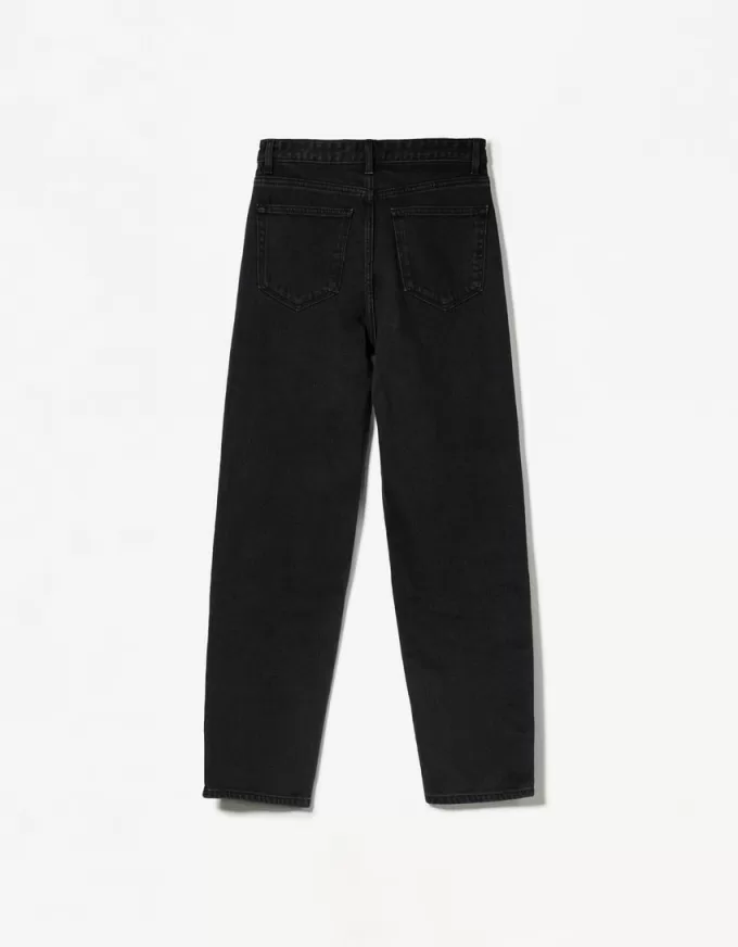 Relaxed fit high-rise mom jeans