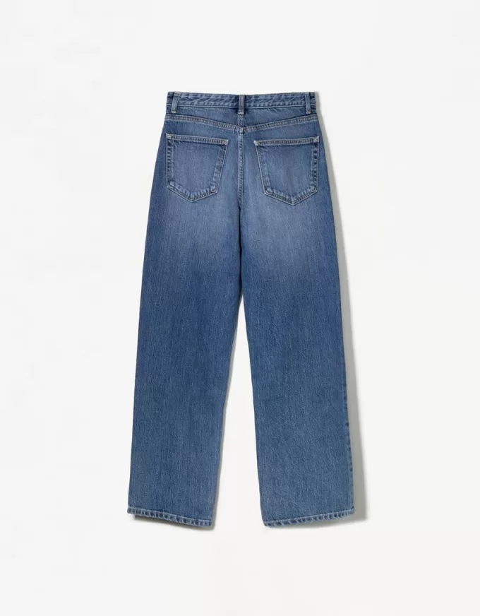 Relaxed fit high-rise mom jeans