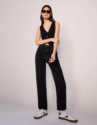 Relaxed fit high-rise mom jeans