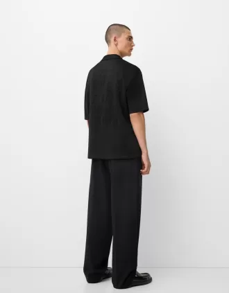 Relaxed fit short sleeve shirt with raised design