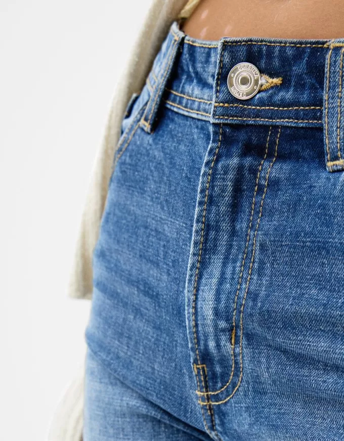 Relaxed straight-fit high-waist jeans