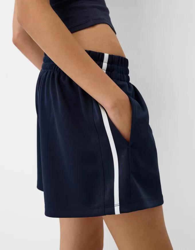 Retro shorts with side stripe