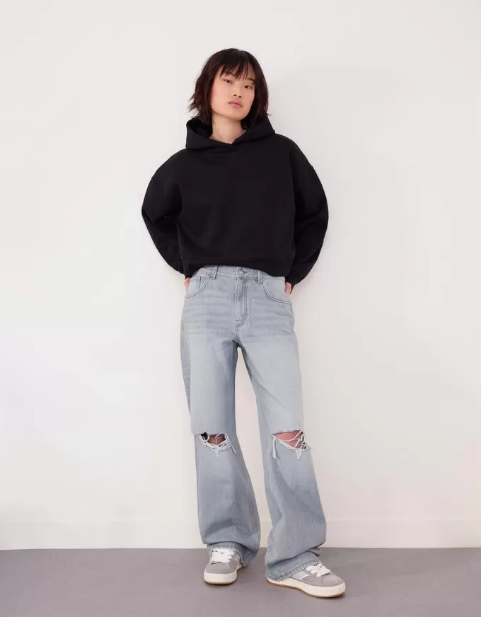 Ripped wide-leg ’90s jeans