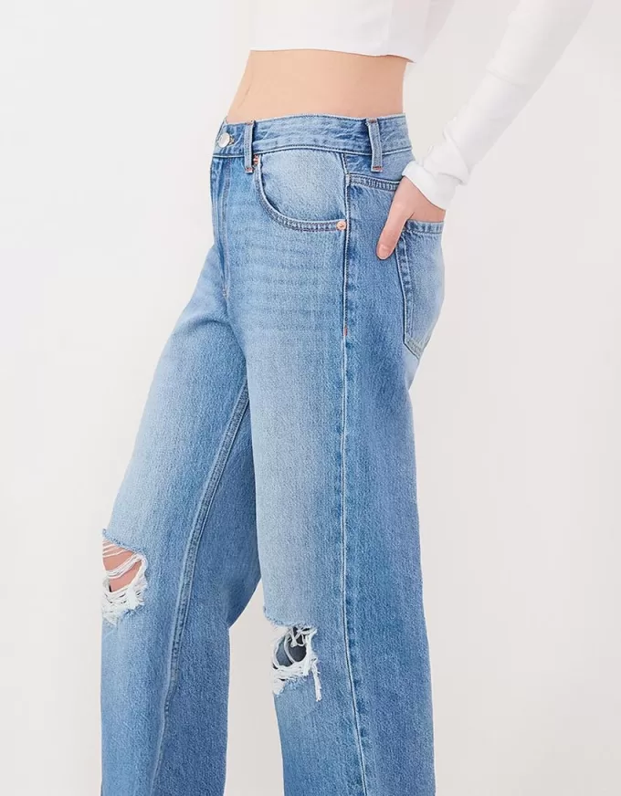 Ripped wide-leg ’90s jeans