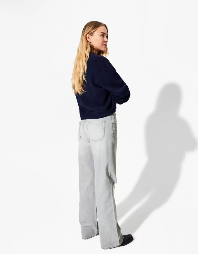 Ripped wide-leg ’90s jeans