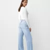 Ripped wide-leg ’90s jeans