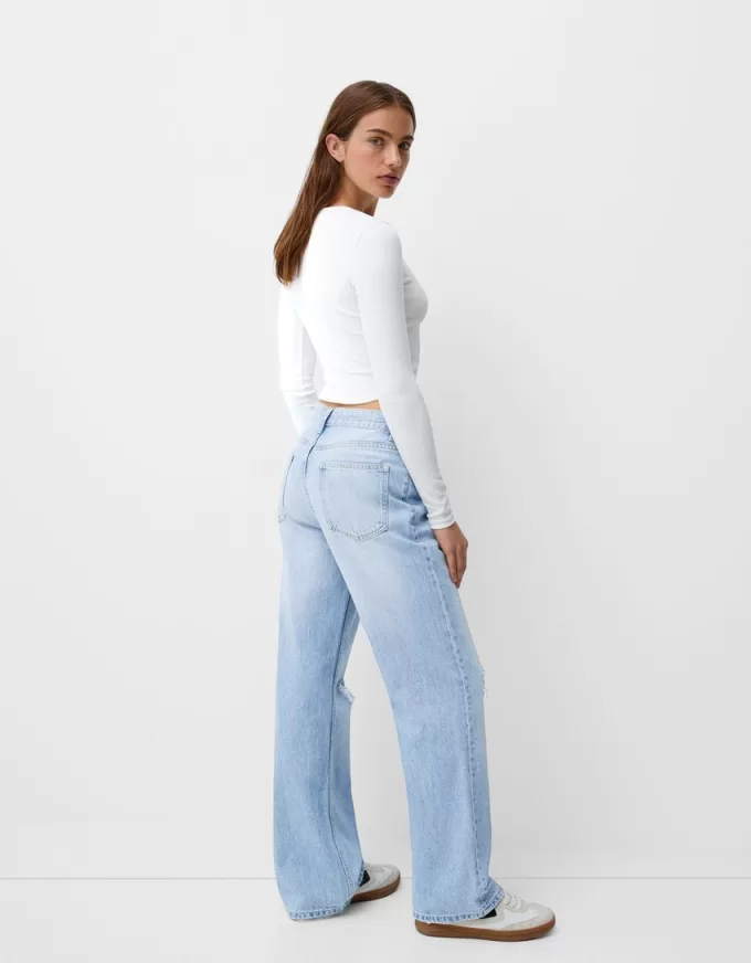 Ripped wide-leg ’90s jeans