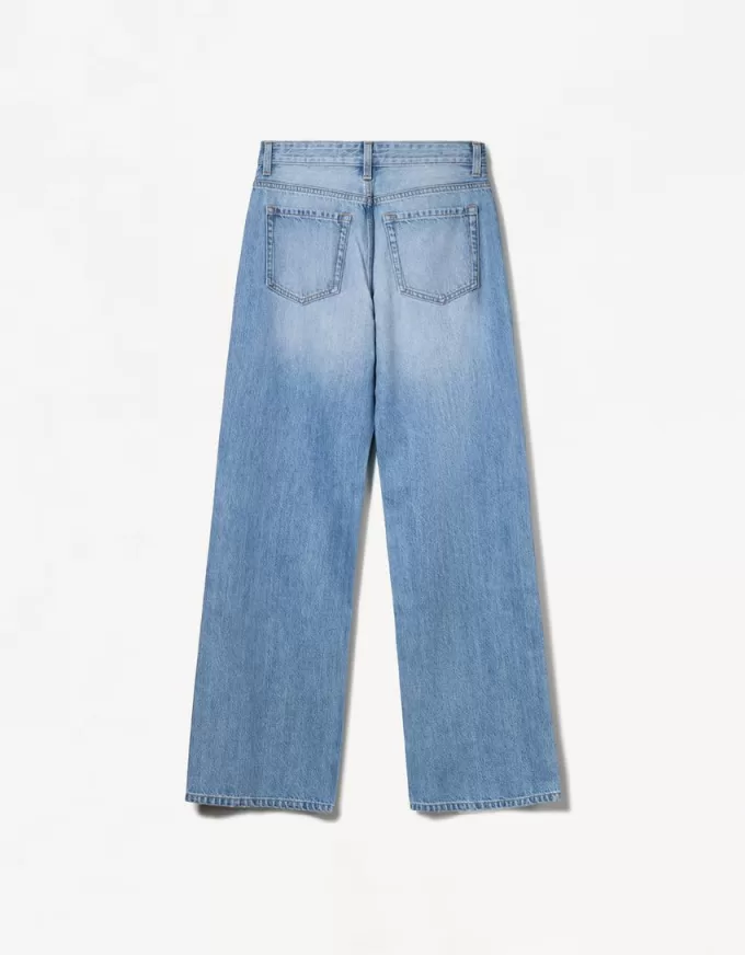 Ripped wide-leg ’90s jeans