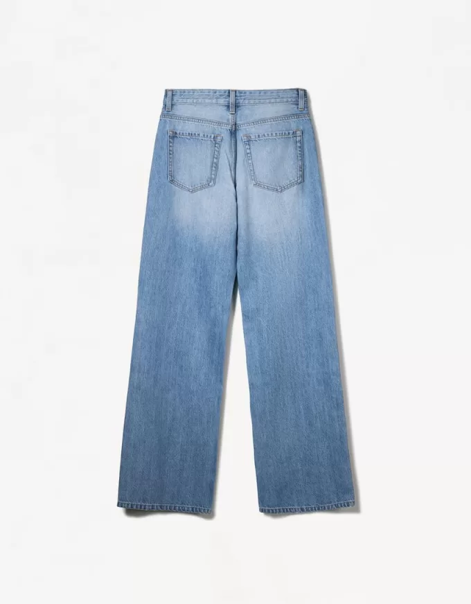 Ripped wide-leg ’90s jeans