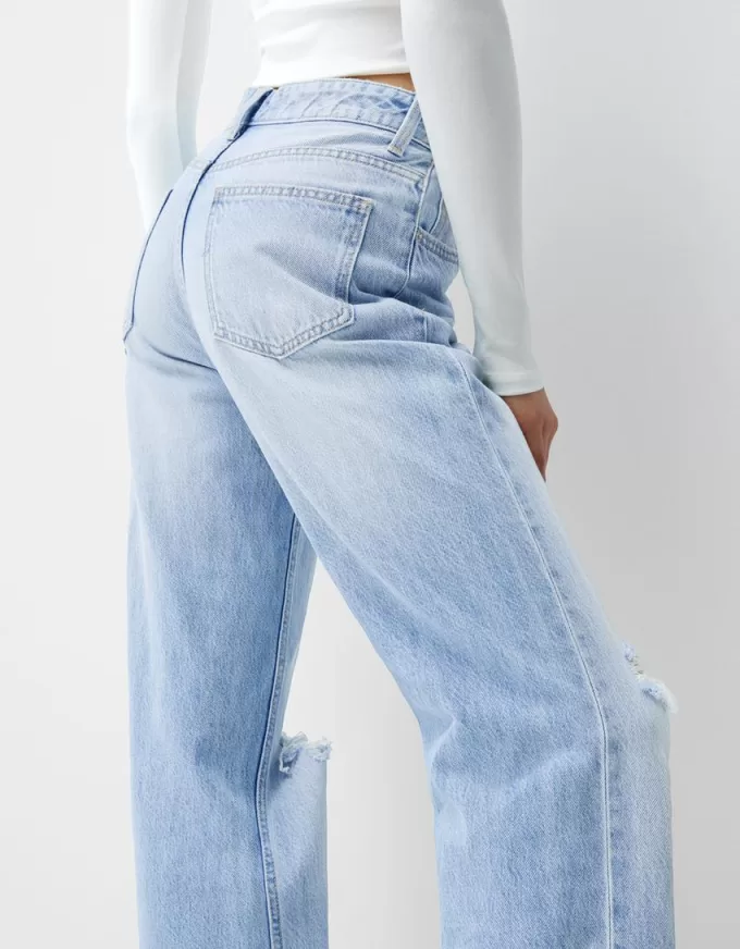 Ripped wide-leg ’90s jeans