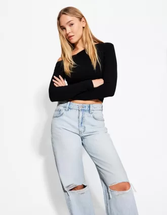 Ripped wide-leg ’90s jeans