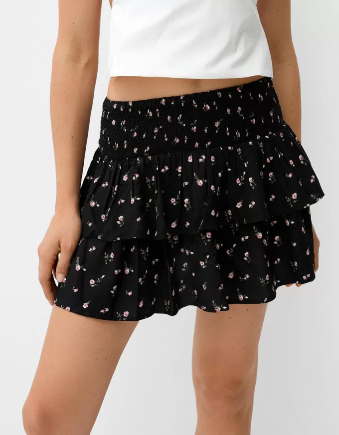 Ruffled mini skirt with elastic waist