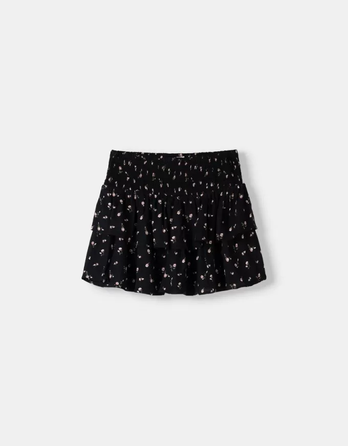 Ruffled mini skirt with elastic waist